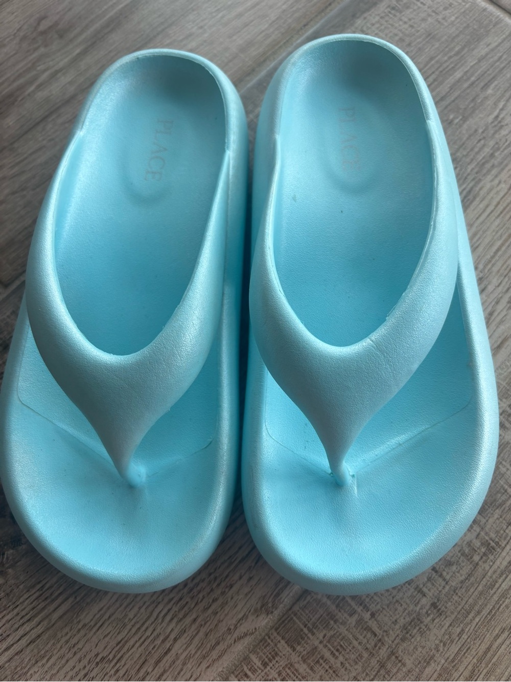 The Children's Place Light Blue Kids Foam Flip Flops size 4